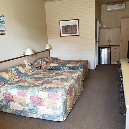 Opal Inn Hotel, Motel, Caravan Park Кубер-Педи Экстерьер фото